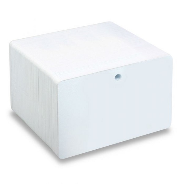 Billede af Blanke hvide plastkort med 5 mm hul på den lange side. 70102058